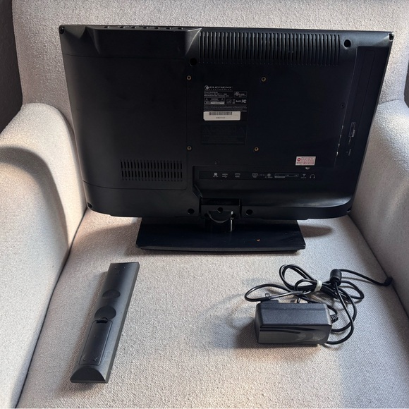 Element ELEFW195 19 inch LED TV HDMI Flat Screen Television W/ Remote - Picture 2 of 4